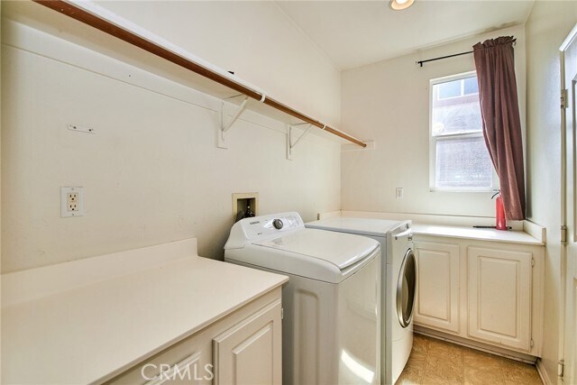 Building Photo - 27685 Rockwood Ave