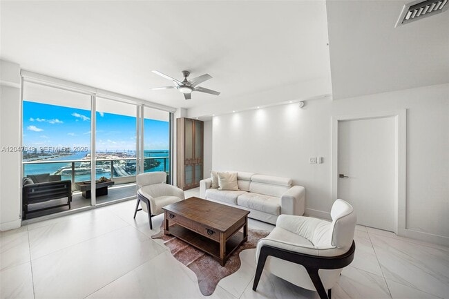 Building Photo - 900 Biscayne Blvd