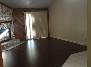 Building Photo - 2711B Redwood St