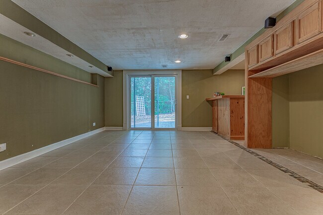 Building Photo - 1490 Paisley Ct