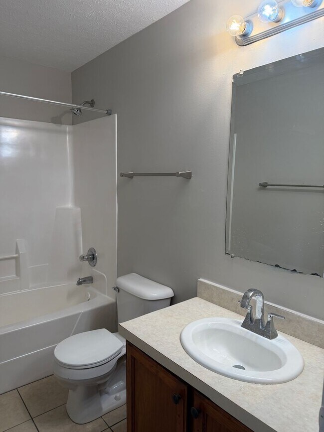 Building Photo - a newly updated single-family home located in a nice neighborhood of Indianapolis.