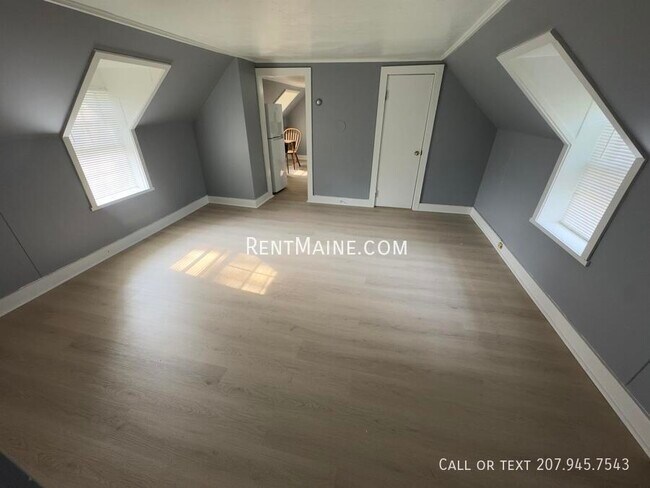 Building Photo - 225 Center St