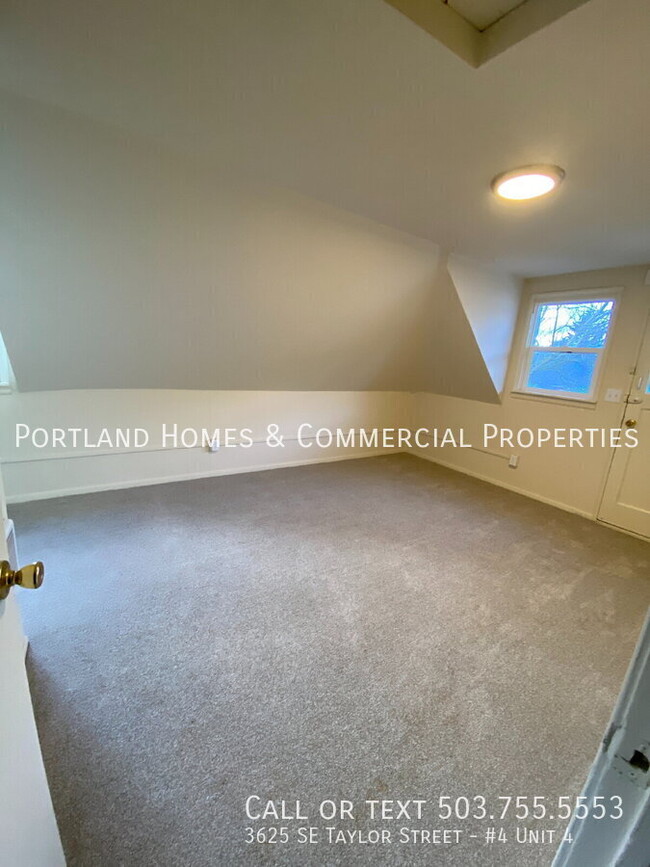 Building Photo - 3625 SE Taylor St