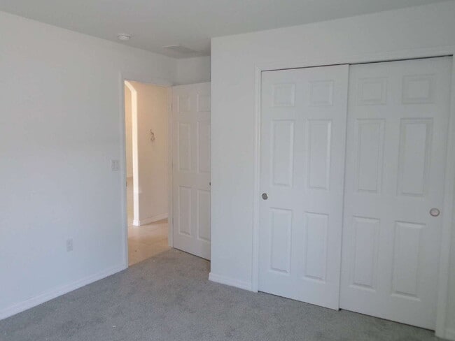 Building Photo - CENTRALLY LOCATED