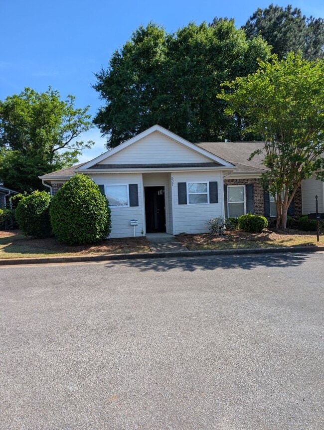 Building Photo - 807 Harvard Dr
