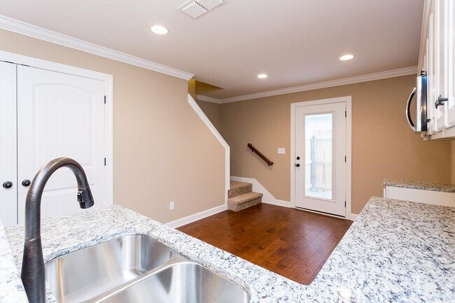 Building Photo - 2506 E Main St