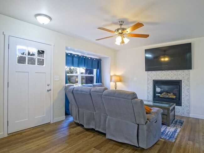 Building Photo - Adorable 4bdrm 2 bath Rancher