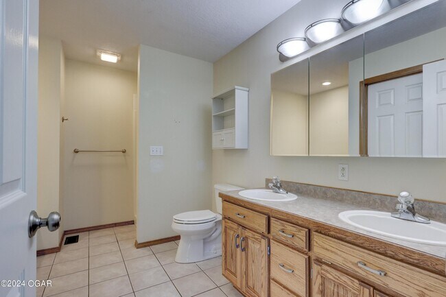 Building Photo - 4231 W 28th St