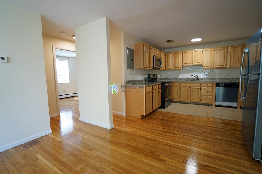 Building Photo - 110 Babcock St