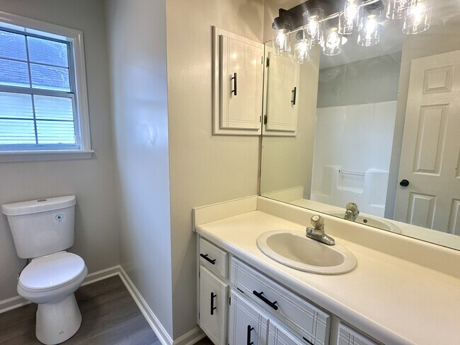 Building Photo - 334 Sawgrass Dr