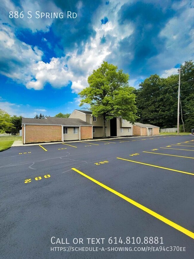 Building Photo - 886 S Spring Rd