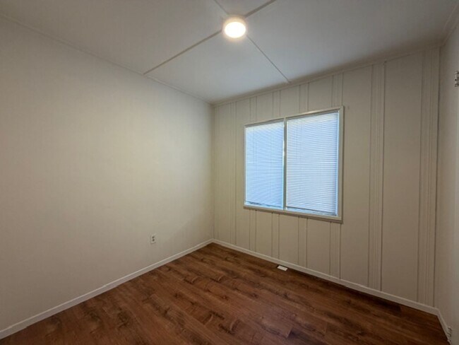 Building Photo - 4807-4809 Brighton Ave