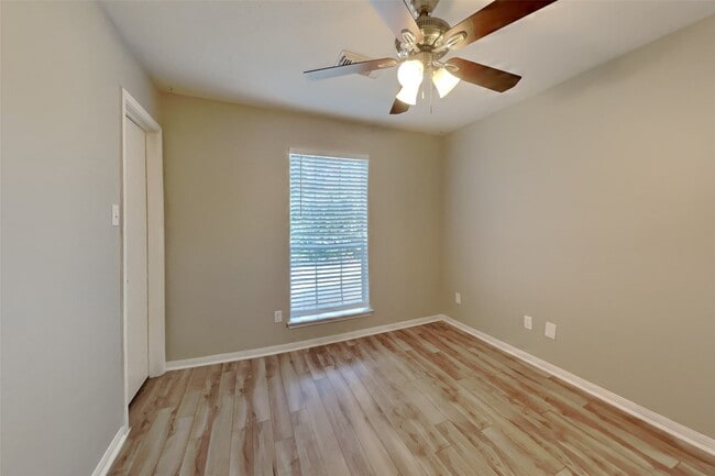 Building Photo - 17918 Seven Pines Dr