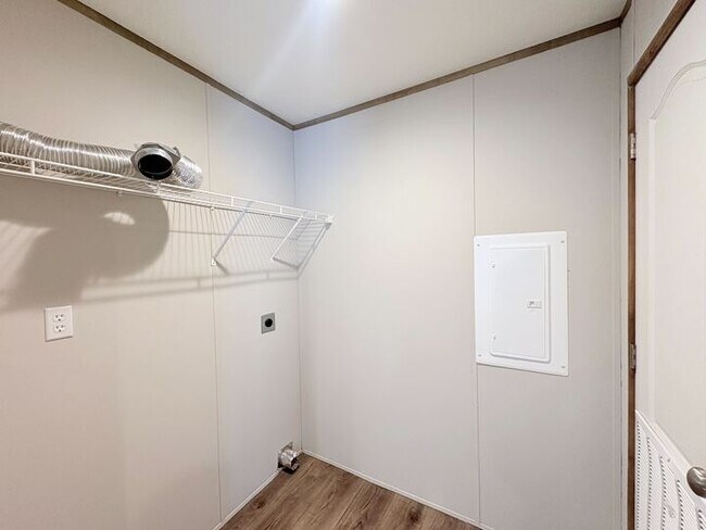 Building Photo - 10610 State Rte 762