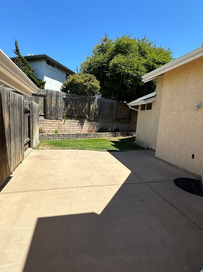 Building Photo - Orcutt Single Story Home Near Righetti and...