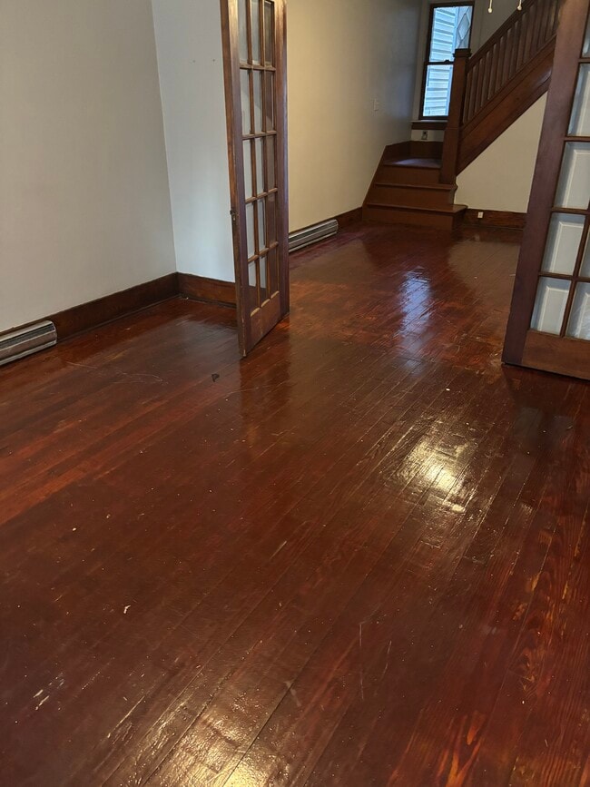 Primary Photo - 1143 E Webster St