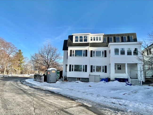 Building Photo - 105 Shore Dr