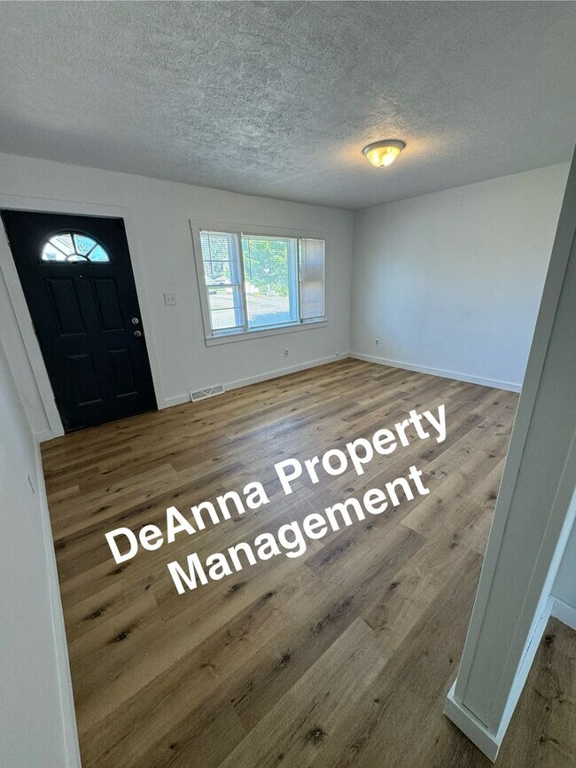 Building Photo - 3 Bedroom Single Home Lorain, Oh