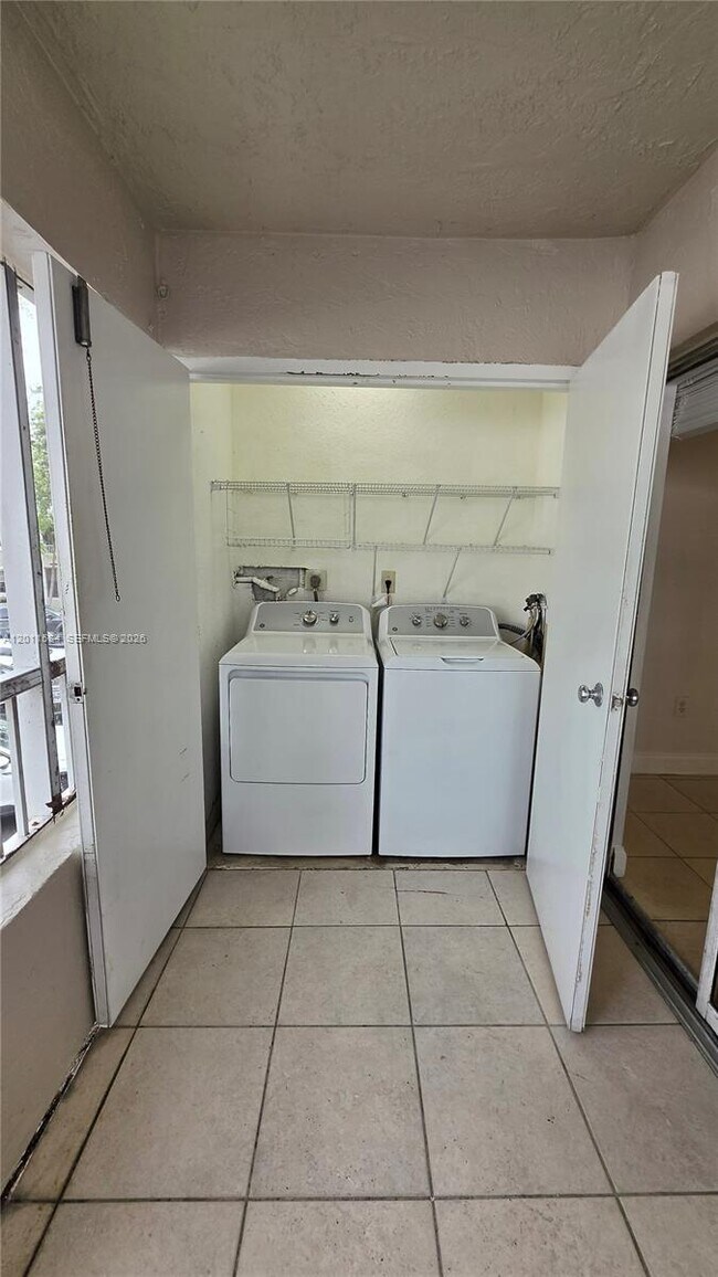 Building Photo - 2880 N Oakland Forest Dr