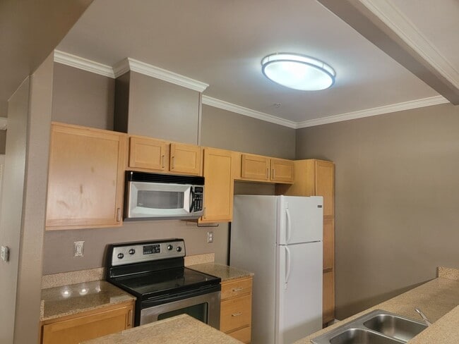 Building Photo - Adorable 2 bedroom 2 bath condo