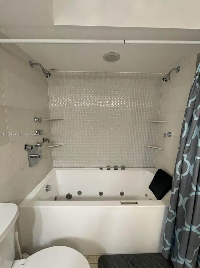 Building Photo - 209 N Fort Lauderdale Beach Blvd