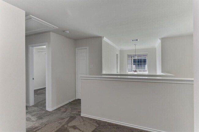 Building Photo - 6475 Calgary Woods Ln