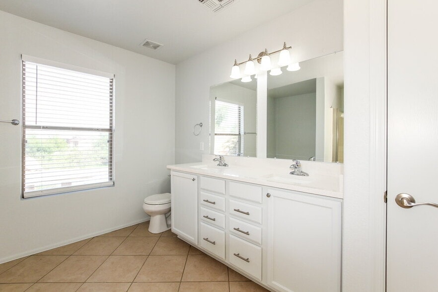 Building Photo - 17037 W Marshall Ln