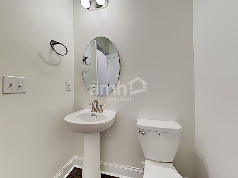 Building Photo - 303 Bering Ln