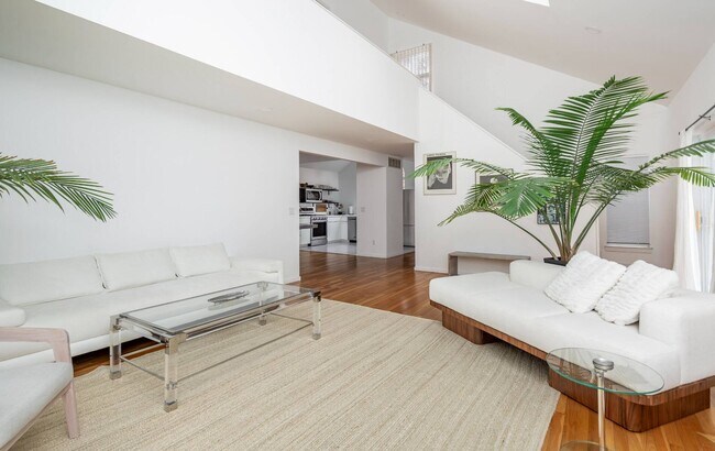 Building Photo - 43 Wooded Oak Ln