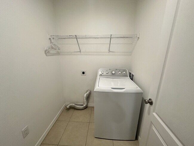 Building Photo - "Beautifully Maintained 3-Bed Townhouse with 2.5 Baths in Lakeland - Spacious 1,676 Sq. Ft.!"