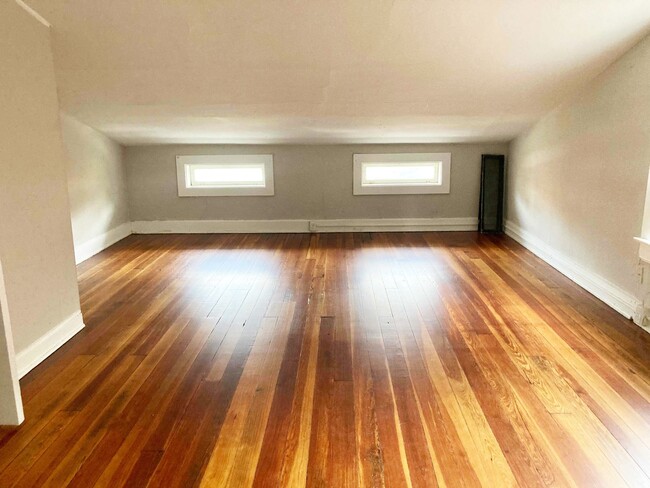 Building Photo - 3221 Bishop St