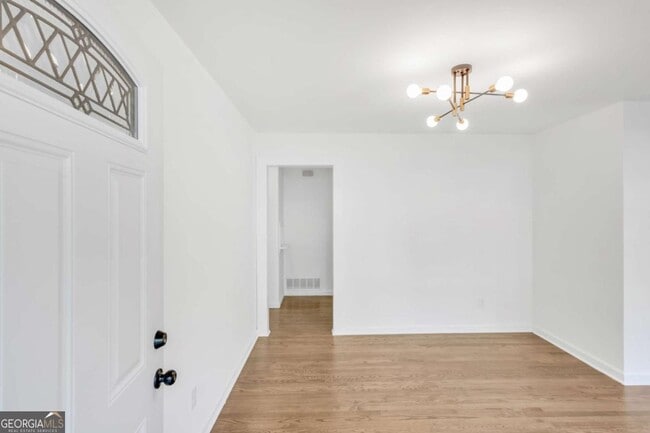 Building Photo - 2773 Fairlane Dr SE