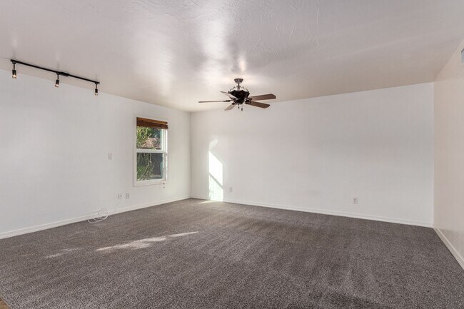 Building Photo - 2321 E Enid Cir