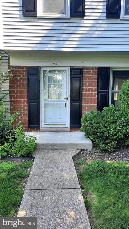 Building Photo - 744 Allenview Dr