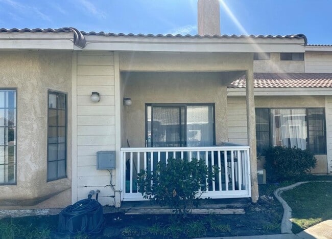 Building Photo - 43731 8th St E