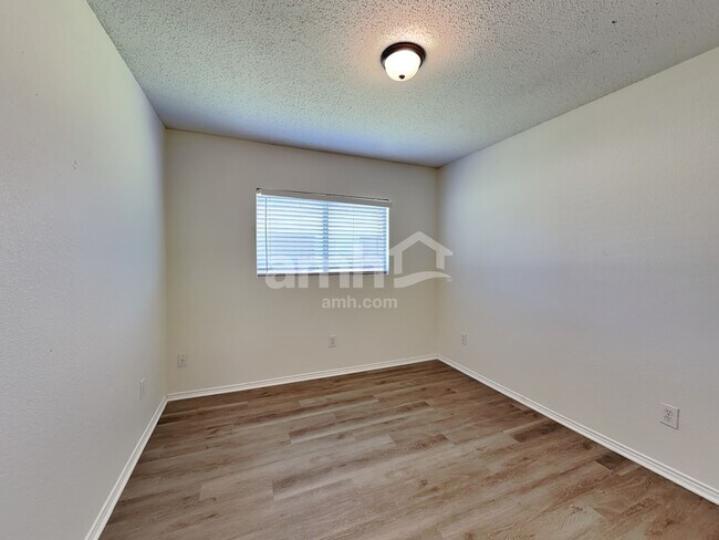 Building Photo - 815 Dove Meadows Dr