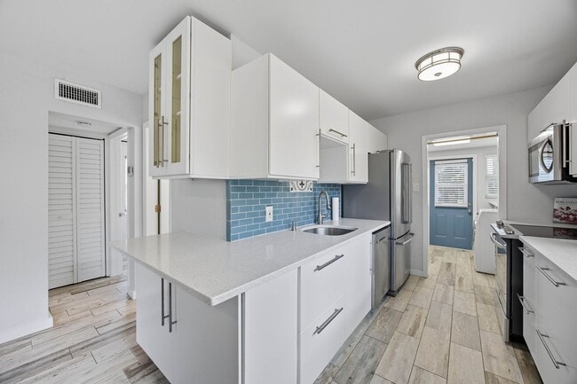 Building Photo - 6236 S Martindale Ave