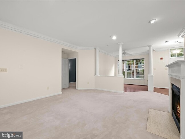 Building Photo - 10713 Symphony Way