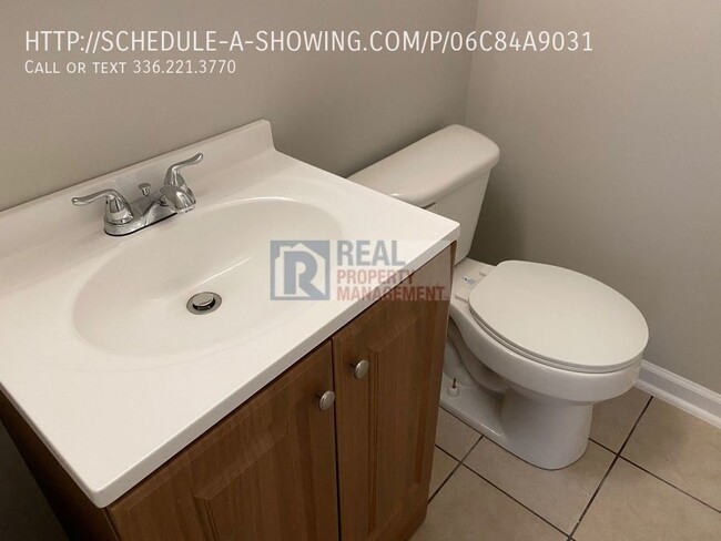 Building Photo - Pristine 2 Bed / 2 Bath Condo on Glendale ...