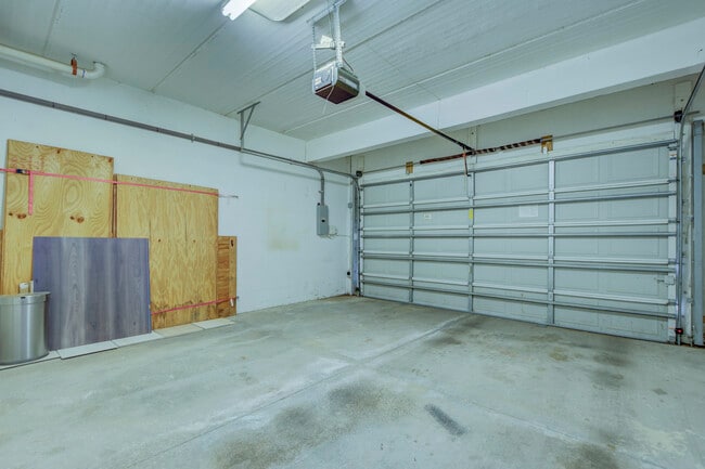 Building Photo - 1800 Bayshore Way