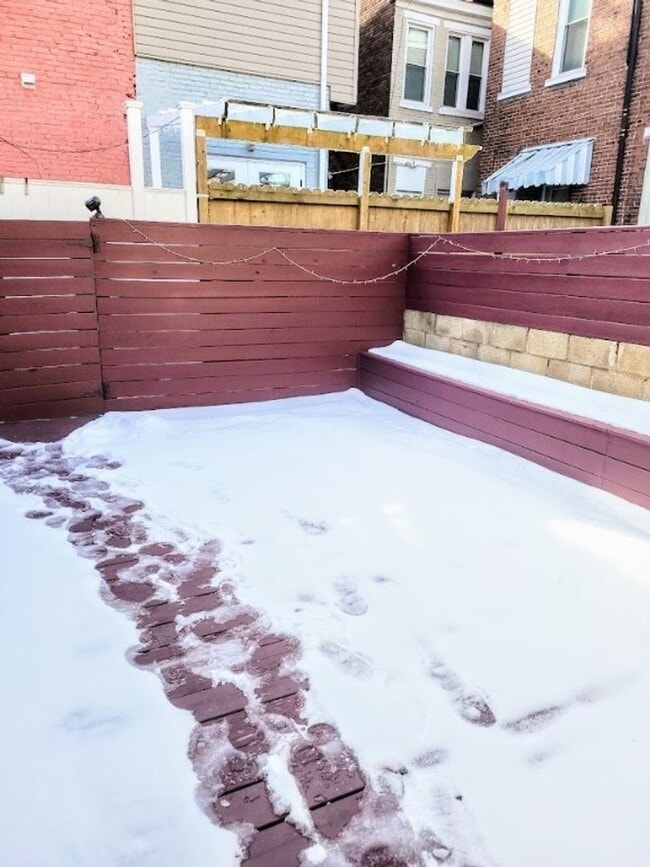 Building Photo - Central Location, Private Deck, In Unit W/...