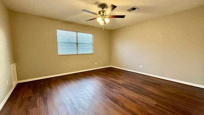 Building Photo - Newly Remodeled 3 Bed 2 Bath Gem in Prime ...