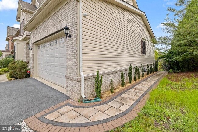 Building Photo - 1116 Autumn Brook Ave