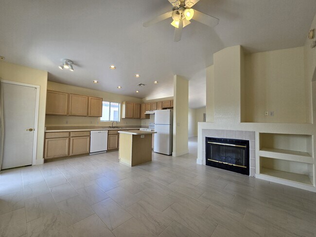 Building Photo - 7980 N Siskiyou Dr
