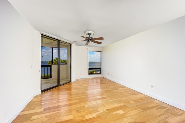 Building Photo - 625 NW North River Dr