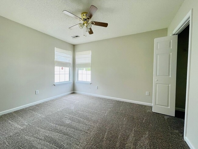 Building Photo - Fenced in Yard AND shed! ADORABLE 3 Bedroom Home with Garage - GREAT Conway location!