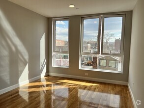 Building Photo - 10 Taber St