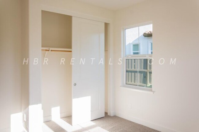 Building Photo - Ellis Neighborhood  | Spacious Single-Stor...
