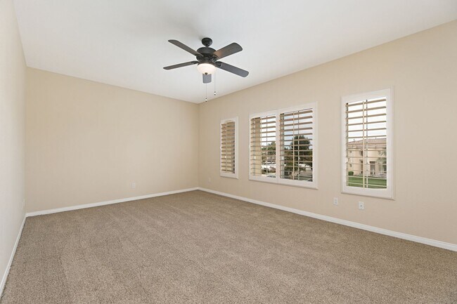 Building Photo - Large Beautiful Home in the Missions