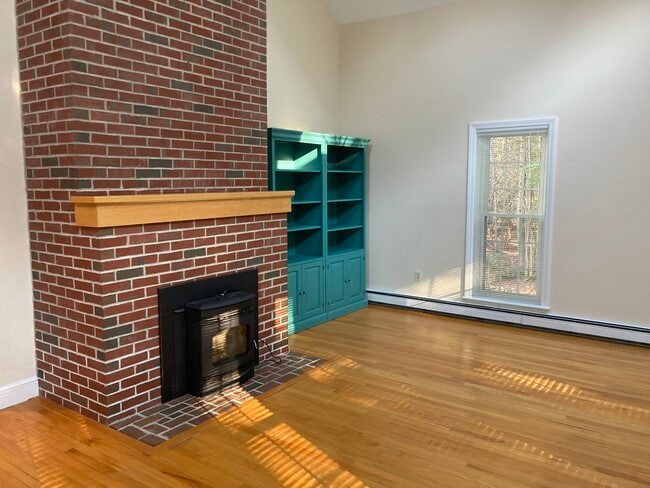 Building Photo - 9 Lupine Ct